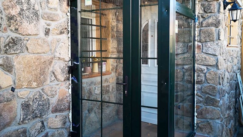 J2 Aluminio y PVC Puerta exterior