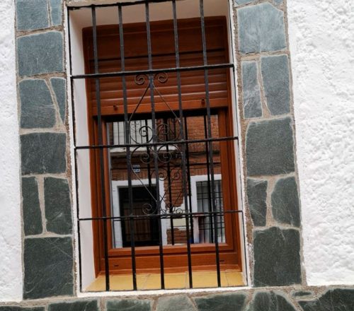 J2 Aluminio y PVC Ventana
