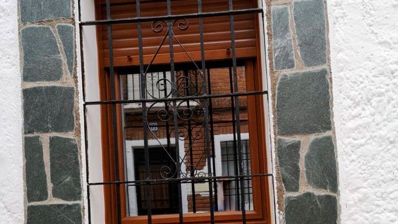 J2 Aluminio y PVC Ventana
